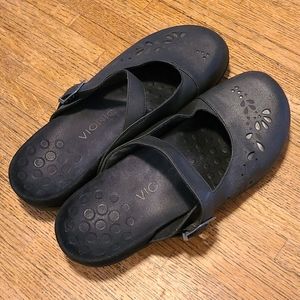 Vionic size 9 slip on clog